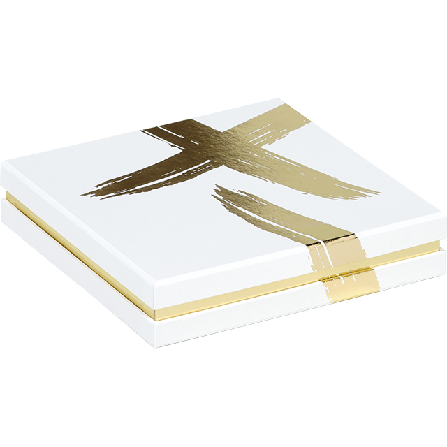 010500000194_1.jpg Caixa P/ Chocolates Branca/Dourada 4 Linhas 15,5x15,5x3,3cm – Norpack - Image 1