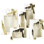 Saco Papel Branco/ Dourado Natal 2 Garrafas 18x9x39cm(C x L x A) – Norpack - Image 4