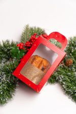 Caixa Cartolina Vermelha C/ Alça 9,5x9,5x14cm p/ Mini Panettone 100grs Coleção Pai Natal – Norpack - Image 7