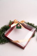Caixa Cartolina Vermelha 25x25x7,5cm c/ Etiqueta Coleção Pai Natal – Norpack - Image 6
