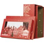 Caixa Cartão Cabaz / Presente Retangular Chalé Vermelho/Dourado c/ Janela 31,5x18x10cm – Norpack - Image 5