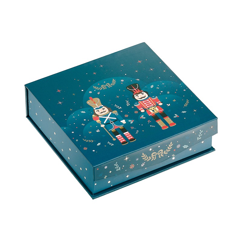 170100000555.jpg Caixa Cartão Chocolates Natal Quebra Nozes Fecho Magnético 3 linhas 10,8x10,8x3,3cm – Norpack - Image 1