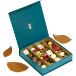 Caixa Cartão Chocolates Natal Quebra Nozes Fecho Magnético 4 linhas 15,5x15,5x3,3cm – Norpack