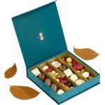 Caixa Cartão Chocolates Natal Quebra Nozes Fecho Magnético 4 linhas 15,5x15,5x3,3cm – Norpack - Image 3