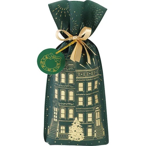 170800000059.jpg Saco TNT Natal Verde Cidade Festiva c/ Fita Cetim Ouro e Etiqueta 16x36,5cm - 1 Garrafa – Norpack - Image 1