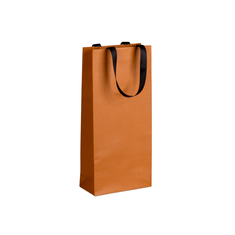170800000117.png Saco Papel Cobre imitação pele 18x9x39cm - 2 Garrafas – Norpack - Image 1