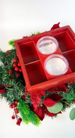 Caixa Cartolina Vermelha C/ Tampa PVC Fondue c/ 2 potes e divisórias Coleção Pai Natal – Norpack - Image 8
