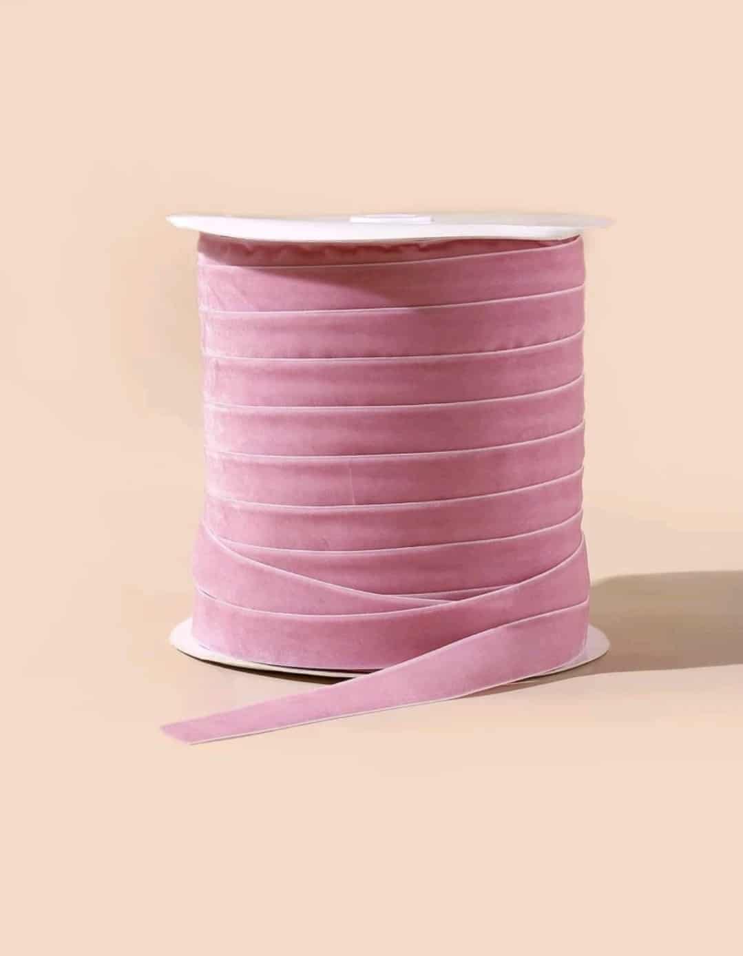3001004341-1.jpg Fita Veludo Rosa 20mmx4.6mtrs – Norpack - Image 1