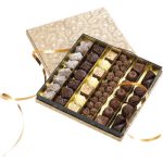 Caixa P/ Chocolates Dourada 6 Linhas 22,1x22,1x3,3cm – Norpack - Image 3