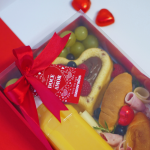 Caixa Cartolina 25x17cm c/ tampa Vermelha Tabuleiro Lanche Dia dia dos Namorados – Norpack