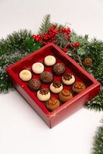 Caixa Cartolina Vermelha C/ Tampa PVC 18x14cm p/ 12 Brigadeiros Coleção Pai Natal – Norpack - Image 7