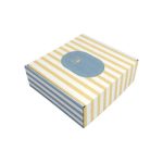 Caixa Cartão Postal Branca 20x20x7cm Coleção Verão Riscas Azuis e Amarelas – Norpack - Image 6