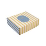 Caixa Cartão Postal Branca 20x20x7cm Coleção Verão Riscas Azuis e Amarelas – Norpack - Image 4