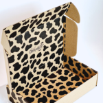 Caixa Postal C/ Padrão Manchas Vaca em preto + Obrigada (impressão no exterior e interior) – Envio de Encomendas com Estilo – Norpack - Image 7