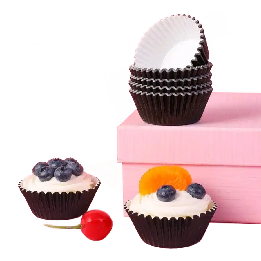 forminhas-cupcakes-escuras_embalsantos.webp Copo Papel Queques/ Cupcake/ Formas de Papel Preto 4.8x7.5x3cm Pack 100 – Norpack - Image 1