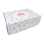 Caixa Cartão Postal Branca 370mmx270mmx120mm Padrão Bailarina + Logo – Norpack